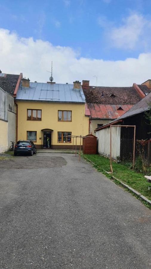 Apartman U Posty Kraliky Exterior photo